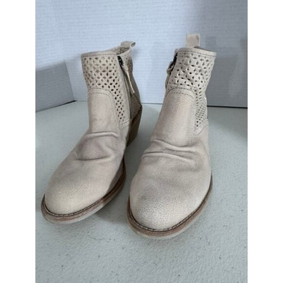 "SOFT" Slouch Suede Western Booties Cutout Detail Sz 6 Farm Girl Cowgirl Rodeo - Picture 4 of 13